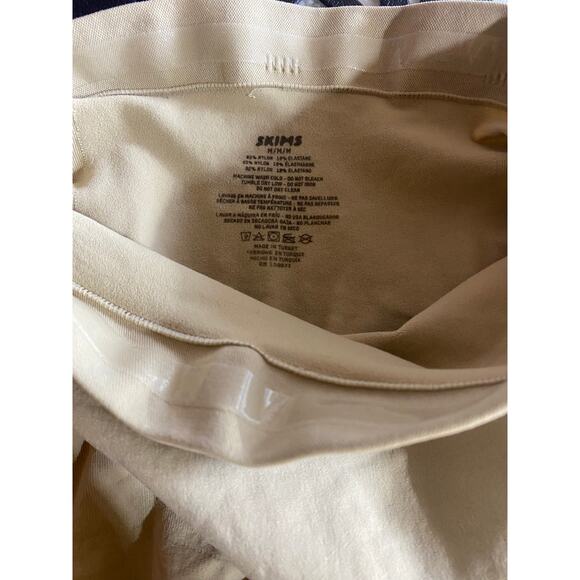 SKIMS Sculpting High Waist Mid-Thigh Shorts Shapewear Beige Size M - Picture 4 of 4